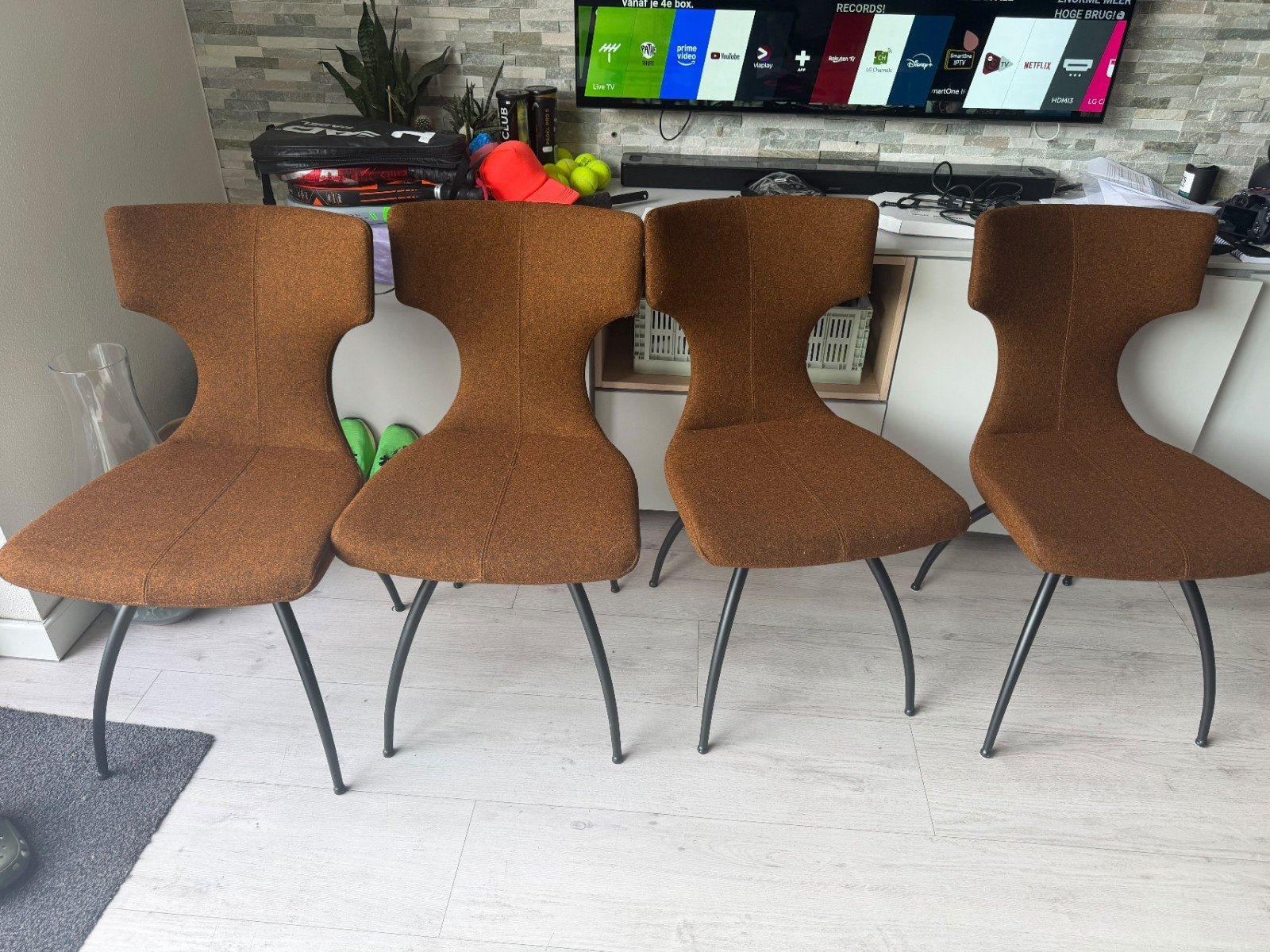 Leolux Callas Fini Artisan eetkamerstoelen (4 stuks), Modern design, Bruin, Nieuw, Ophalen of Verzenden