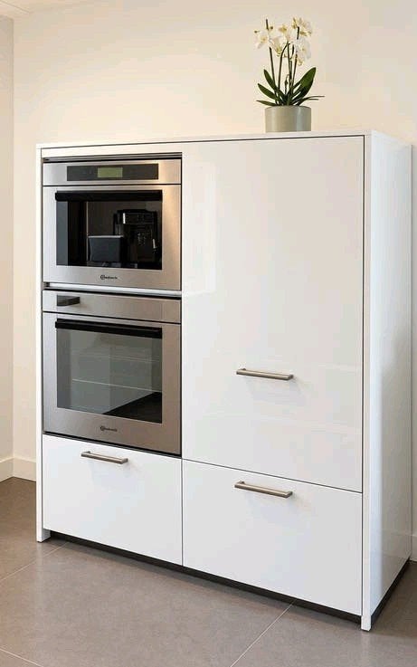 Keukenblok met Bosch koelkast, Bauknecht magnetron en oven, Ophalen, 200 liter of meer, 60 cm of meer, Met aparte vriezer