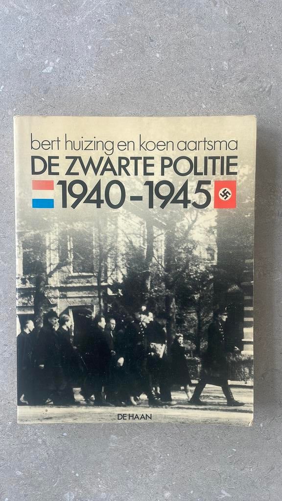 De zwarte politie 1940-1945 Bert Huizing en Koen Aartsma, Ophalen of Verzenden, Tweede Wereldoorlog, Gelezen