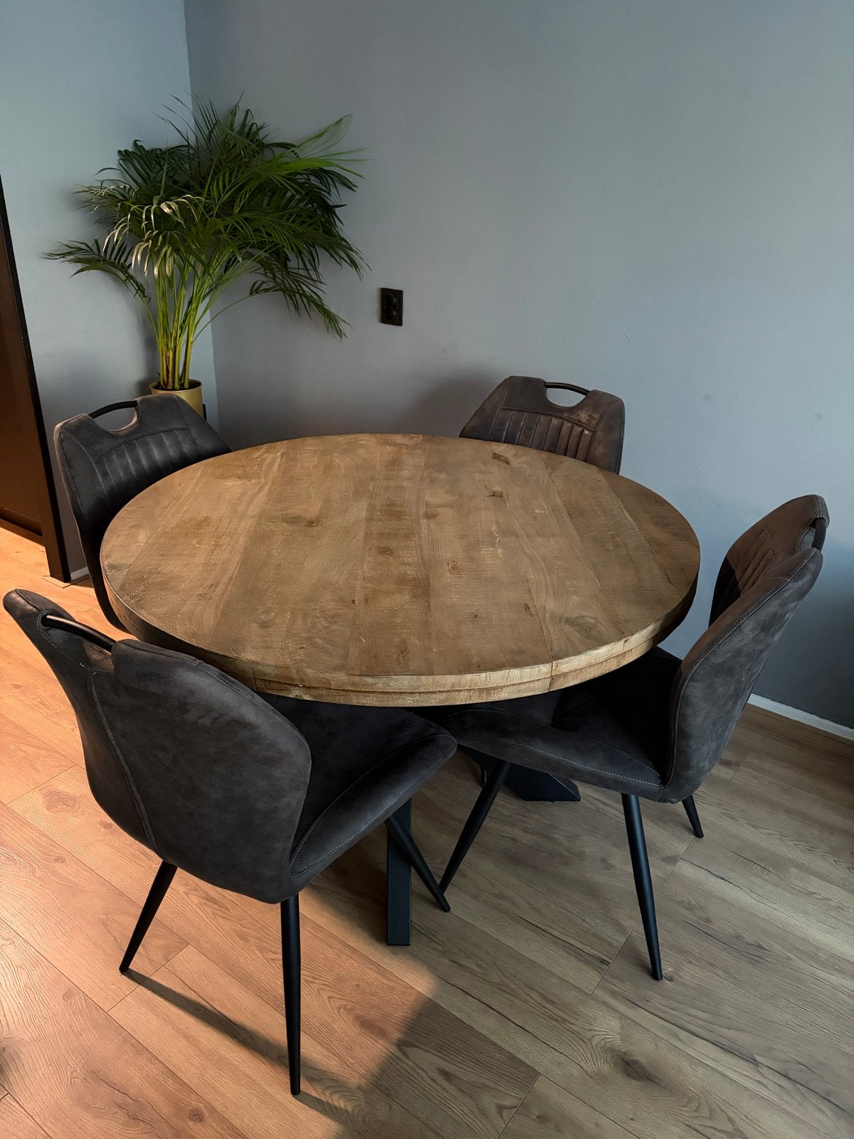 Ronde eettafel met 4 stoelen - Zo goed als nieuw, Huis en Inrichting, Tafels | Eettafels, Ophalen, Rond, Zo goed als nieuw, Vier personen