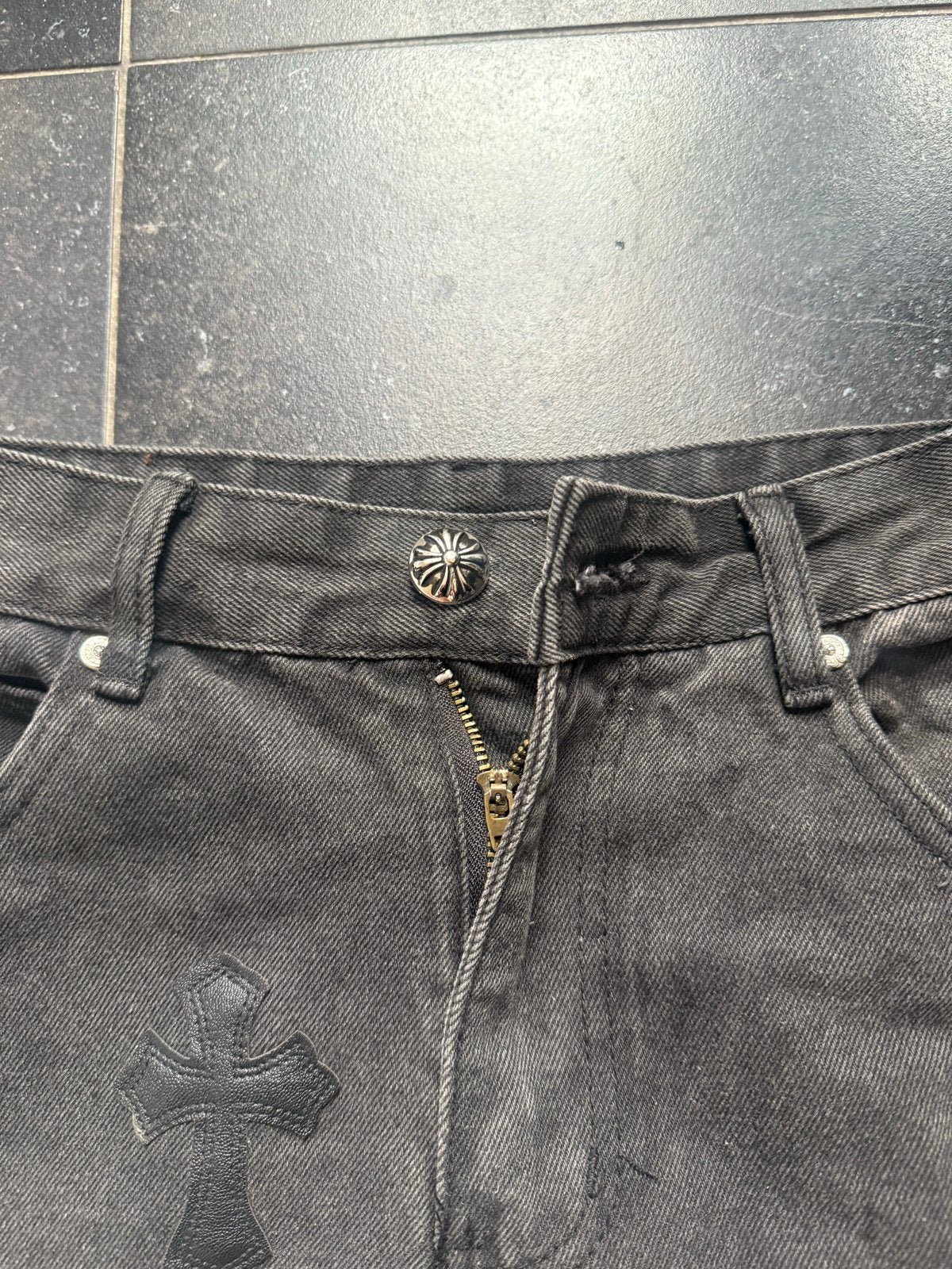 Chrome Hearts Jeans - Zwart met kruisdetails, Ophalen of Verzenden, Zo goed als nieuw, Zwart, Overige jeansmaten