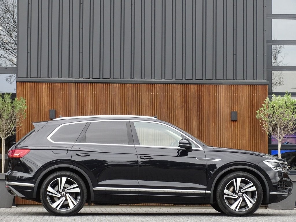 Volkswagen Touareg 3.0 TSI e-Hybrid 381PK / pano / matrix /, Automaat, 14 kWh, Gebruikt, Euro 6