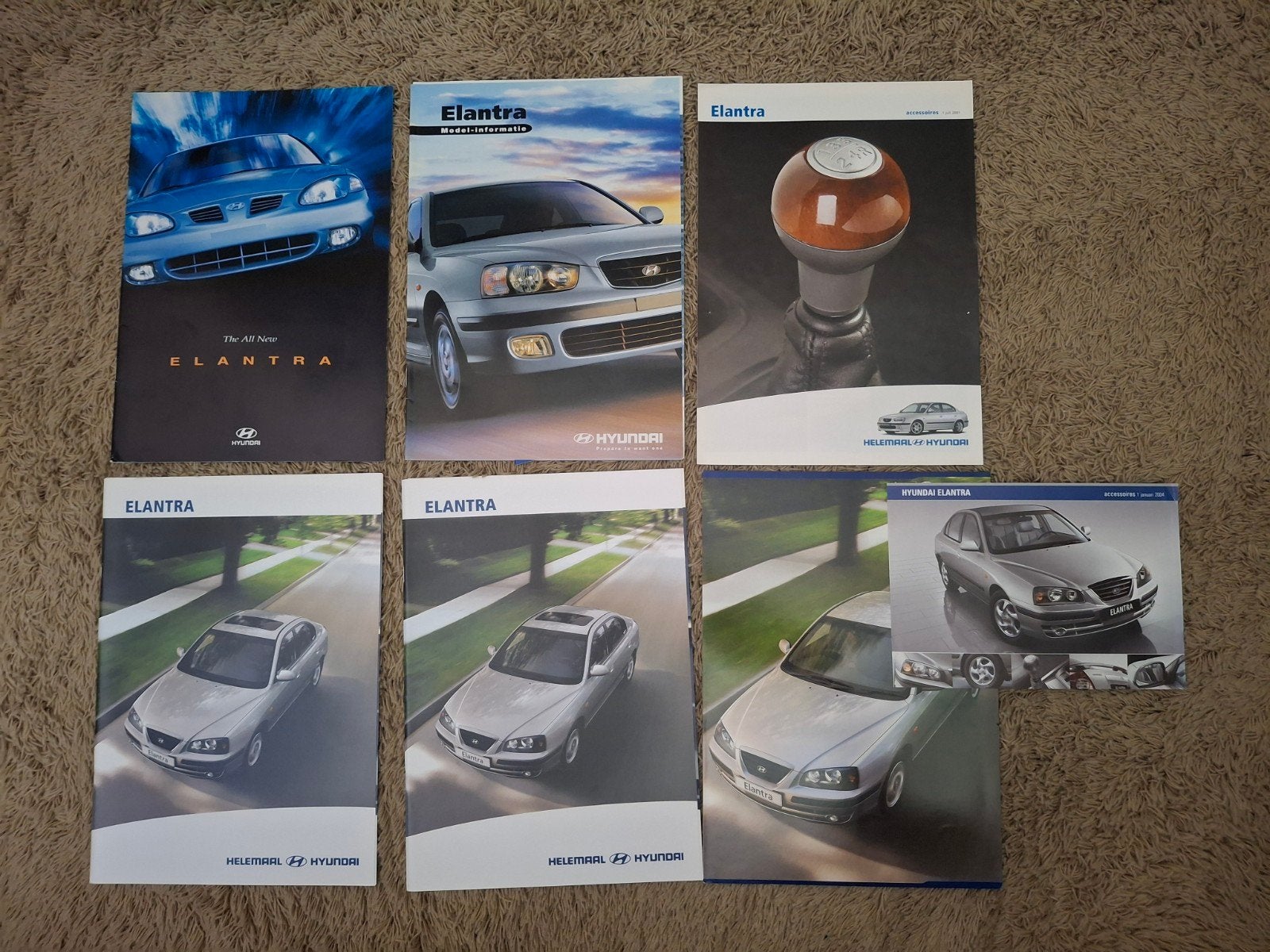 Lot autofolders Hyundai Elantra, Verzenden, Gelezen, Overige merken