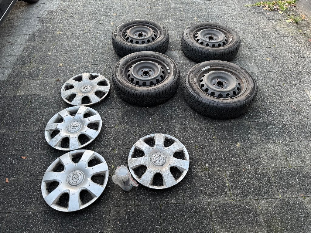 Toyota Yaris Winterwielen (banden + velg), Ophalen, Gebruikt, 15 inch, 175 mm