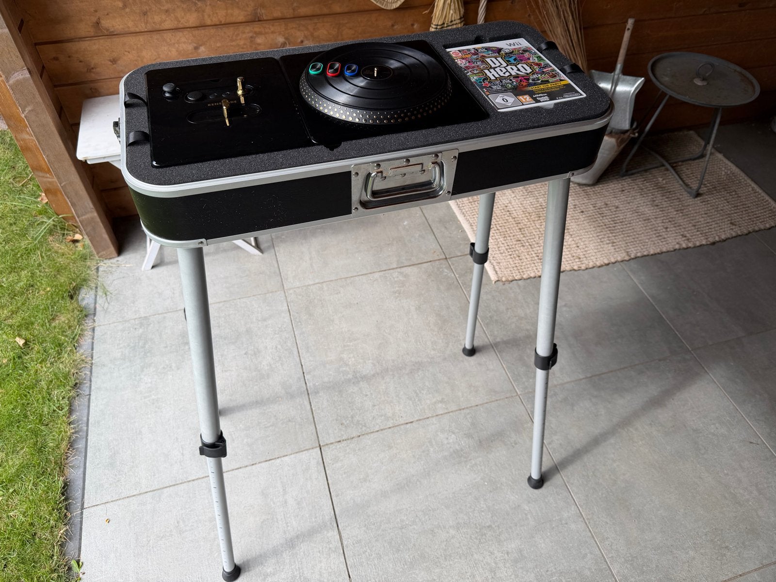 DJ Hero Renegade Edition met draaitafel en game voor Wii, Ophalen, Muziek, 1 speler, Zo goed als nieuw