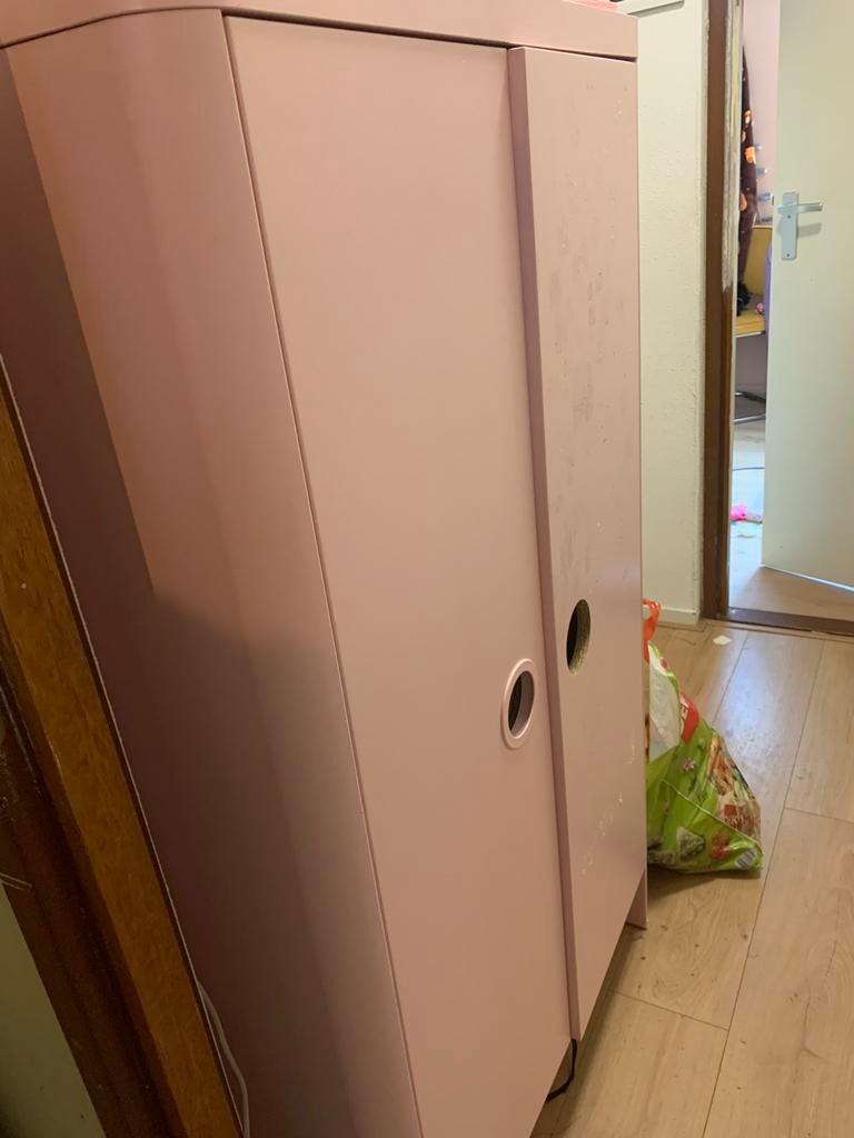 Roze kledingkast met hangruimte, Huis en Inrichting, Zo goed als nieuw, 150 tot 200 cm, 25 tot 50 cm, Overige houtsoorten