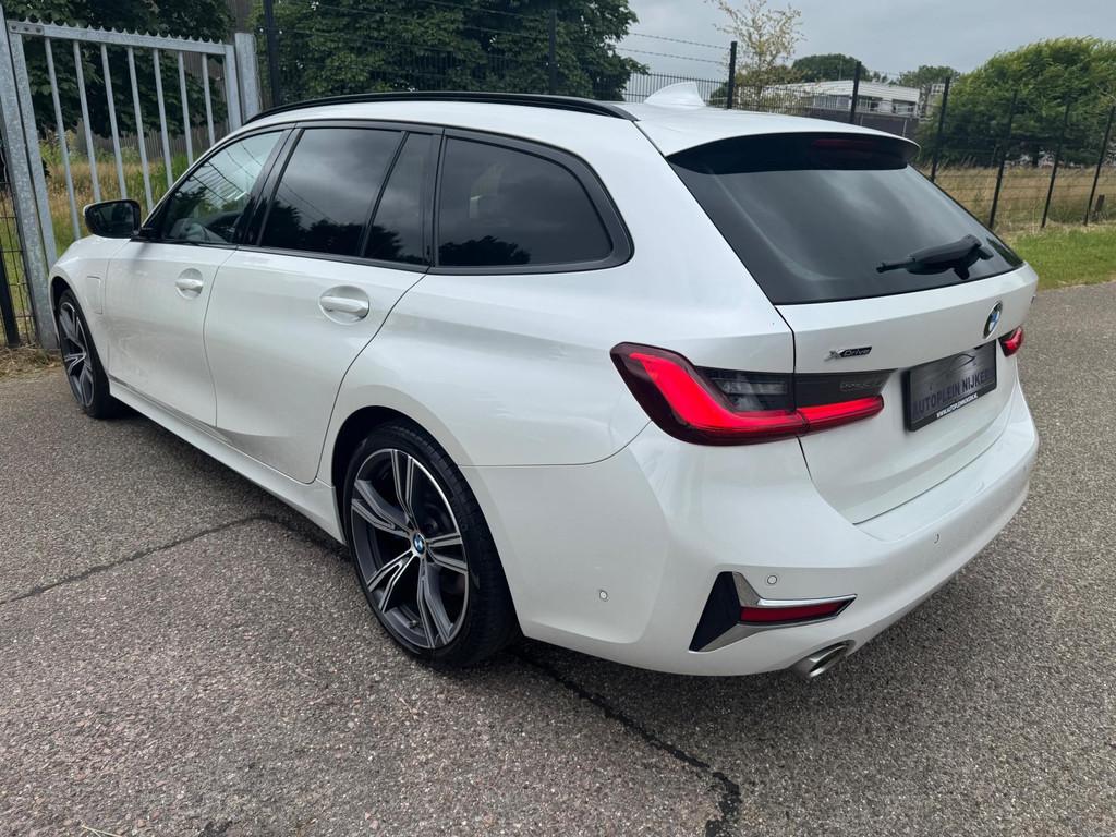 BMW 3-serie Touring 330e xDrive High Executive Laser Pano 36, 1998 cc, Achterwielaandrijving, Gebruikt, Euro 6