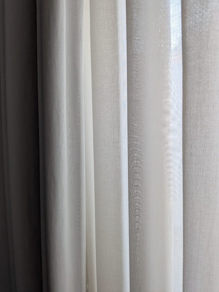 Foto 9 van Set Maatwerk Gordijnen – 3m Hoog (Verduisterend + Vitrage)