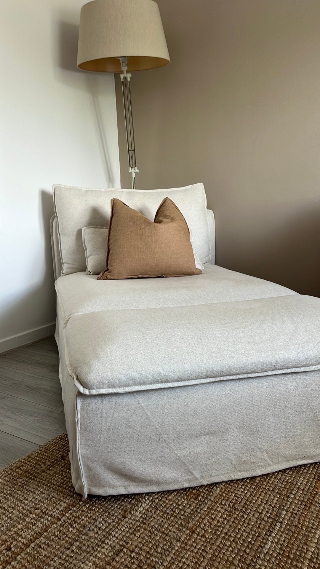 Ikea Chaise Longue zgan met linnen kussen en plaid, Huis en Inrichting, Banken | Sofa's en Chaises Longues, Ophalen, Eenpersoons
