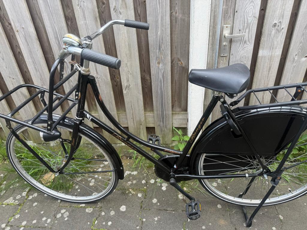 Mooie zwarte omafiets 28 inch - Goede staat, Ophalen of Verzenden, Gebruikt
