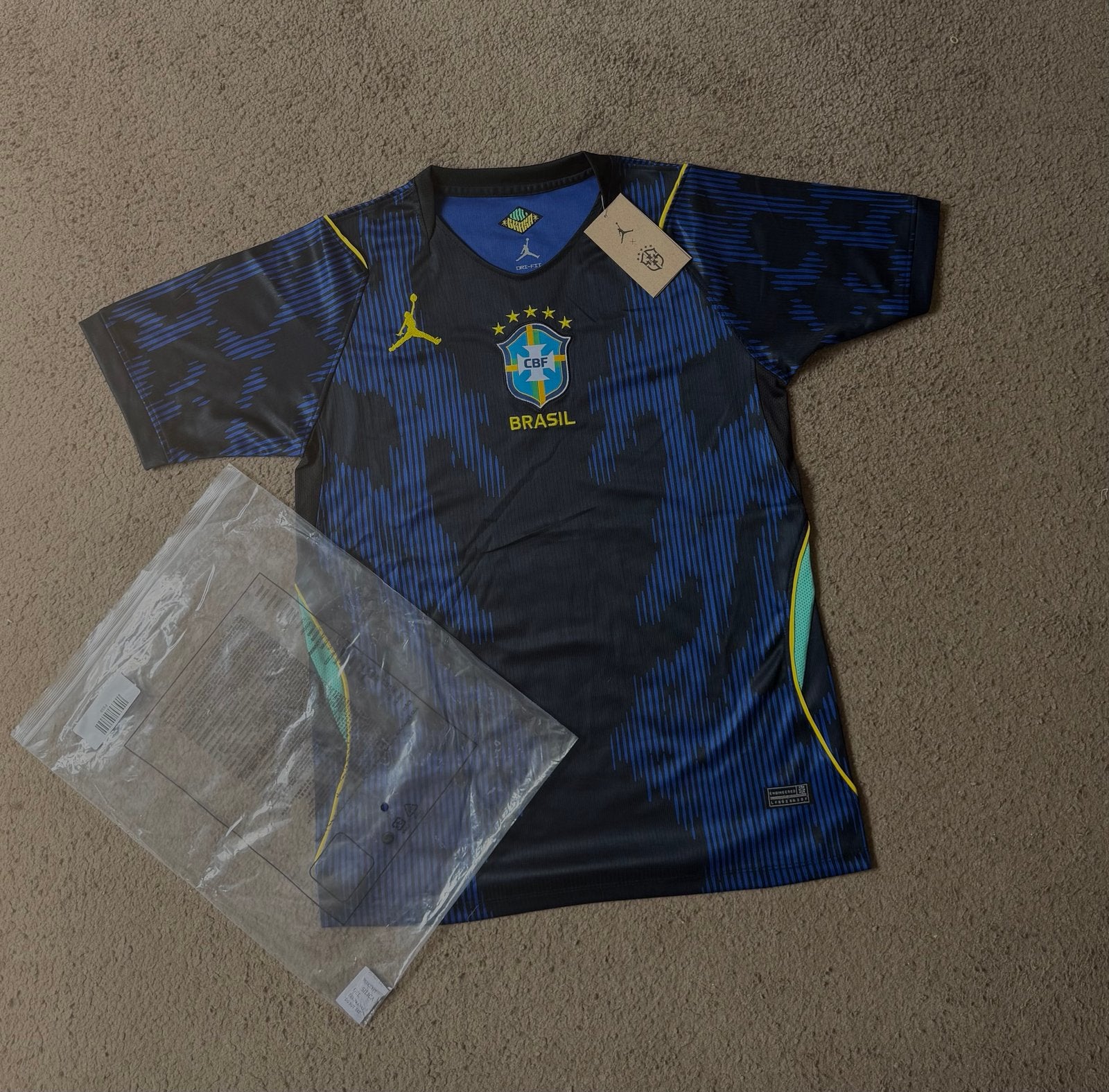 Brazil World Cup away jersey, Sport en Fitness, Voetbal, Maat S, Ophalen of Verzenden, Nieuw, Shirt