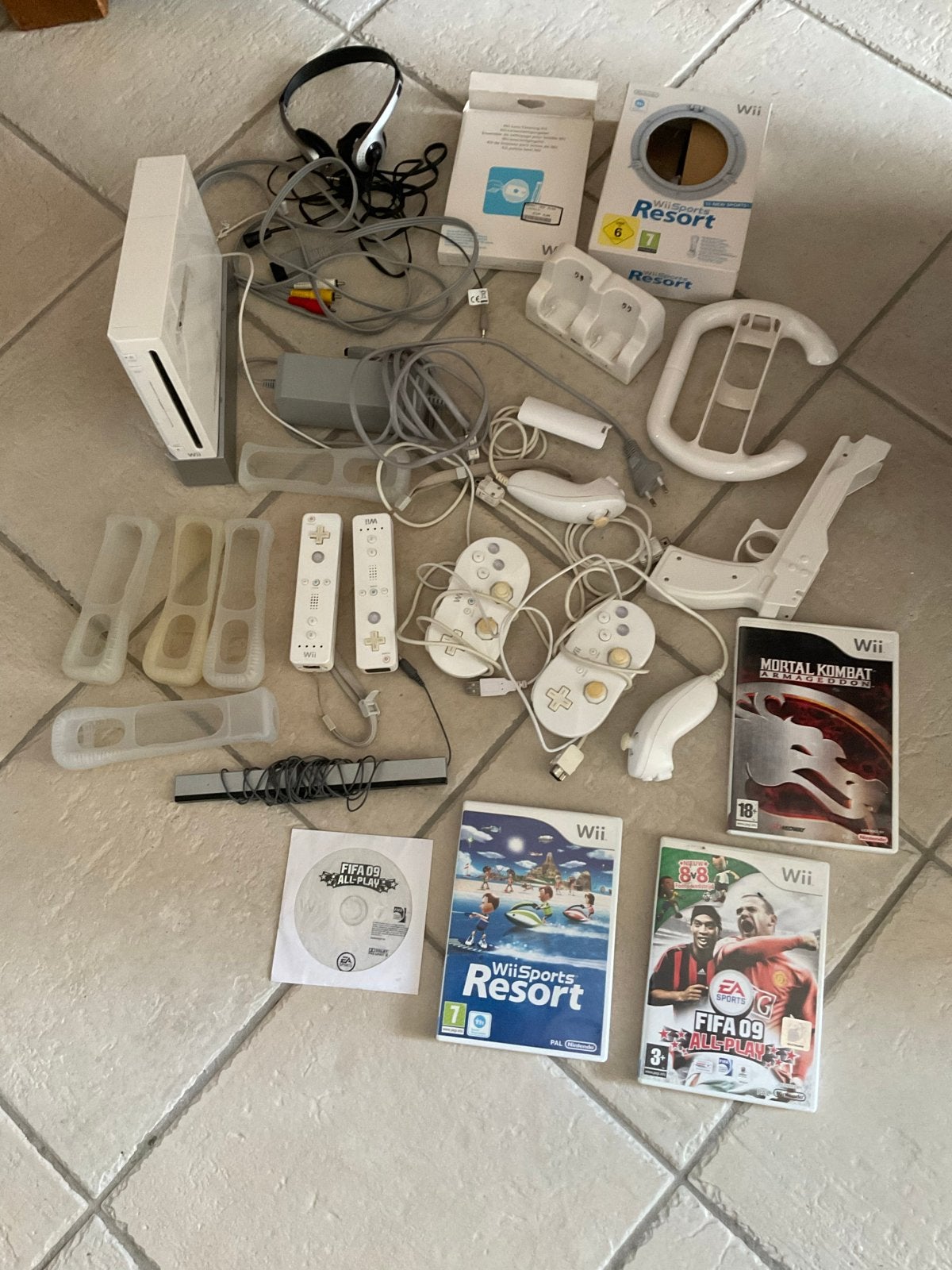 Nintendo Wii Console met Accessoires en Games, Ophalen of Verzenden, Gebruikt, Met 3 controllers of meer, Met games