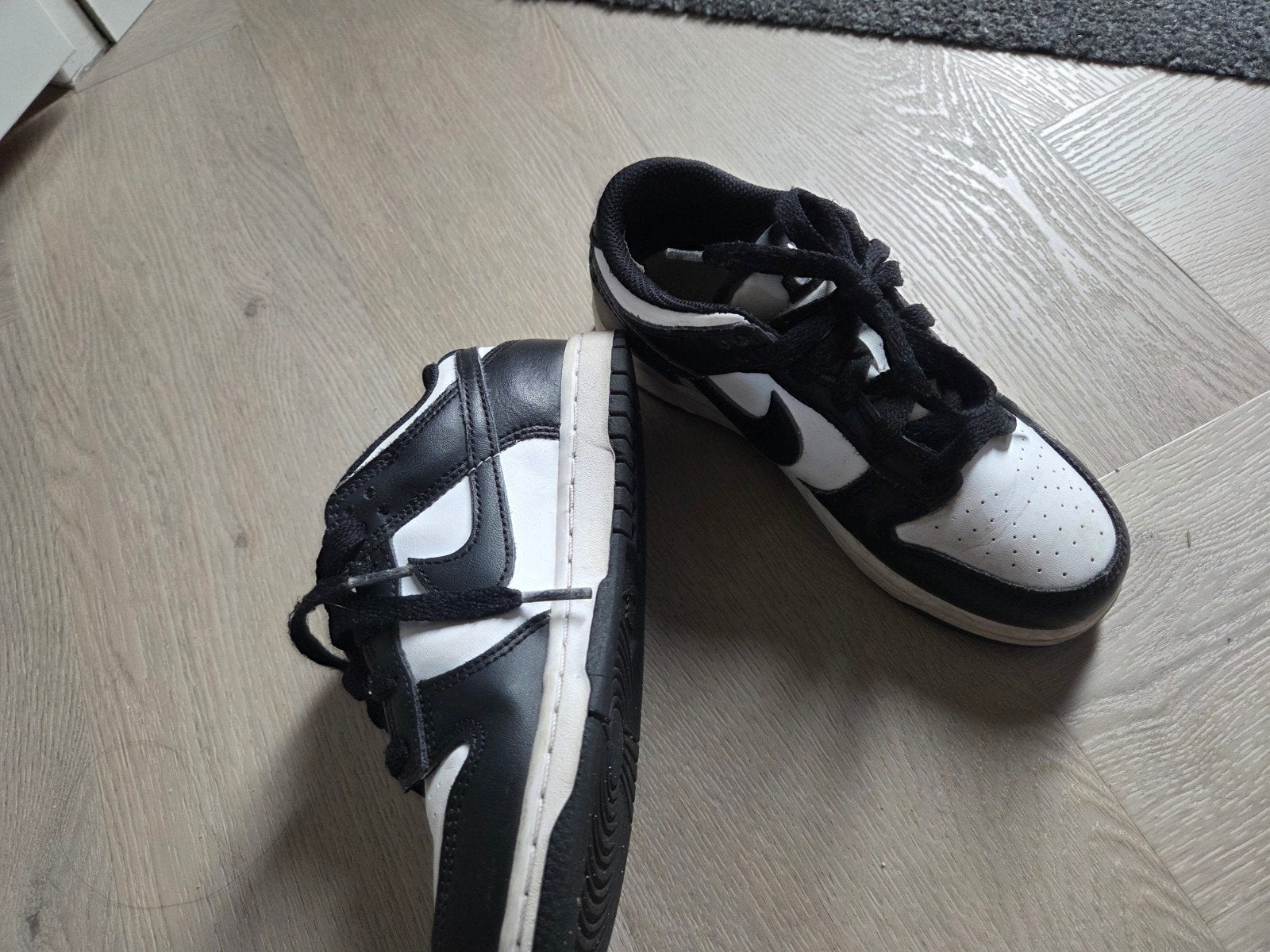 kinder schoenen New Balance, Nike, Louis Vuitton, Slippers, Ophalen, Gebruikt, Meisje, Schoenen