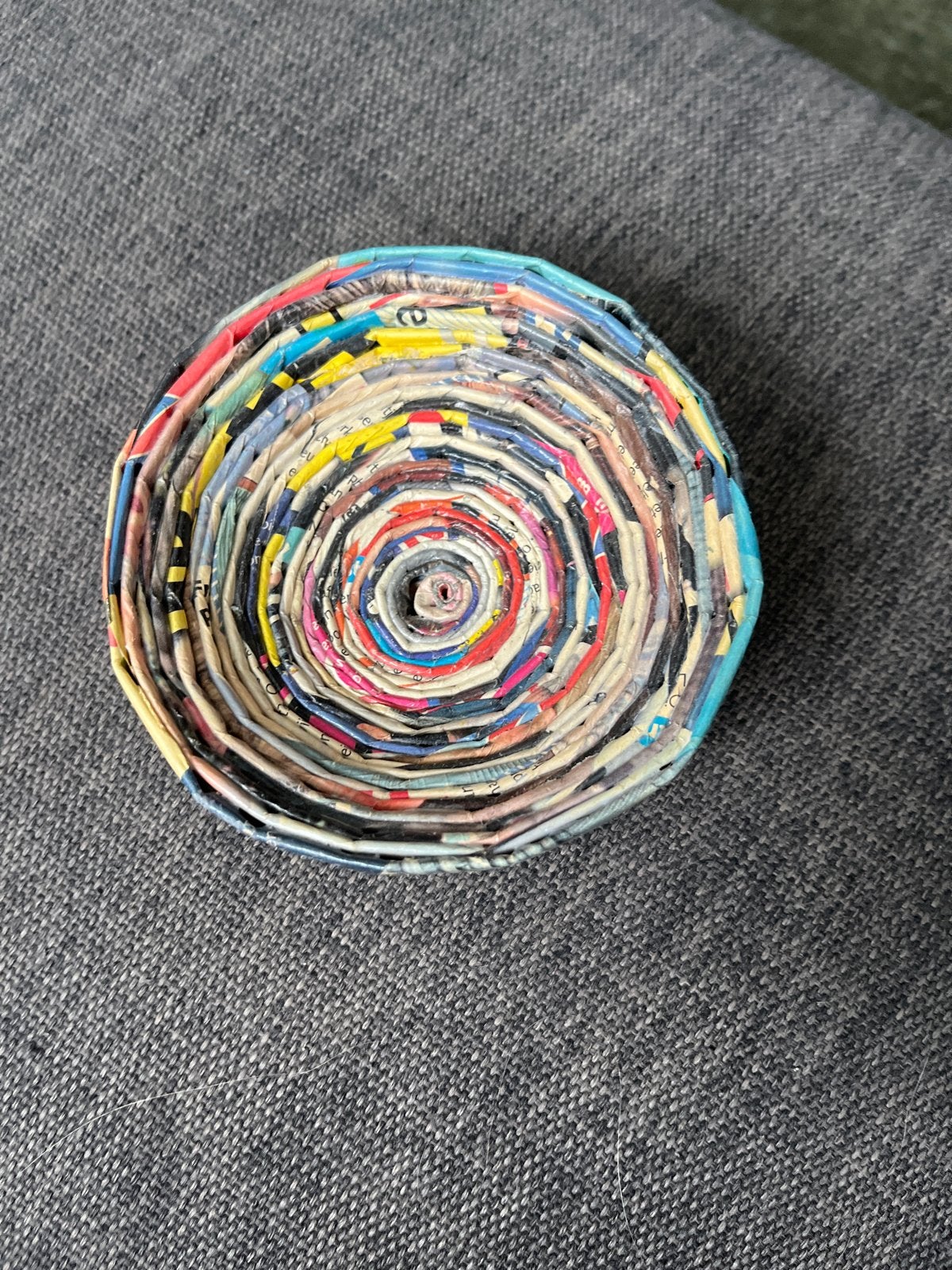 Handgemaakte schaal van gerecycled papier, Overige materialen, Gebruikt, Schaal, Rond