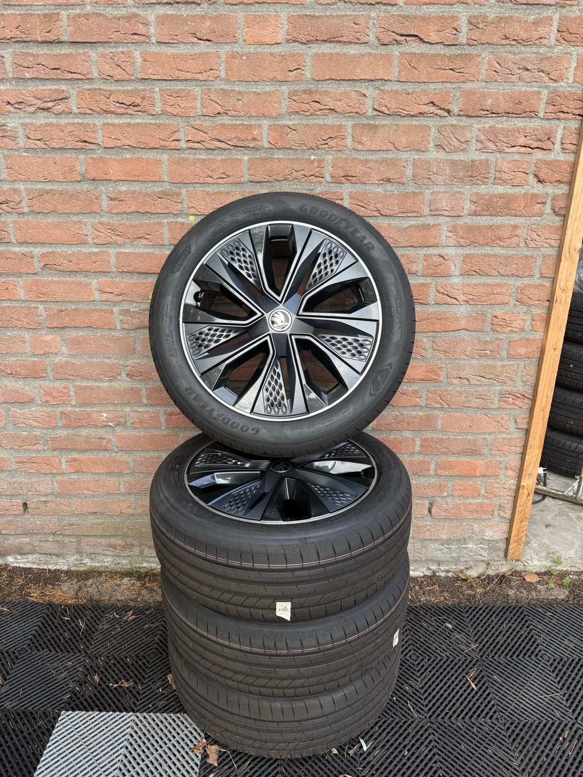 18 inch originele Skoda Karoq velgen met banden, 18 inch, 215 mm, Banden en Velgen, Nieuw