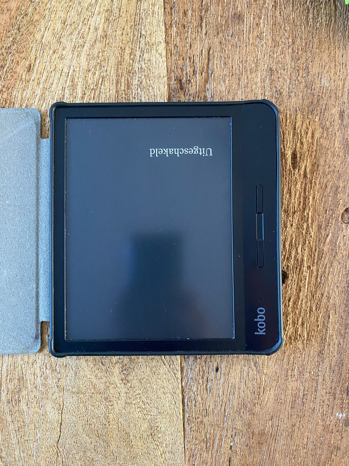 Kobo Libra H2O e-reader met hoesje, Computers en Software, 8 GB, Touchscreen, Ophalen of Verzenden, Zo goed als nieuw