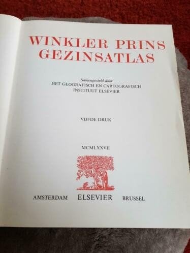 Winkler Prins Atlas uit 1977., Boeken, Ophalen of Verzenden, Gelezen, Wereld