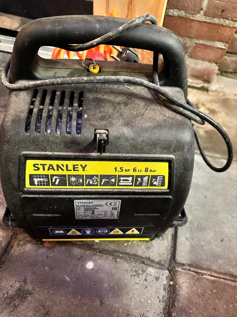 Stanley Luchtcompressor 1.5 PK, 6L, 8 Bar, Gebruikt, 6 tot 10 bar, Ophalen of Verzenden, Minder dan 200 liter/min