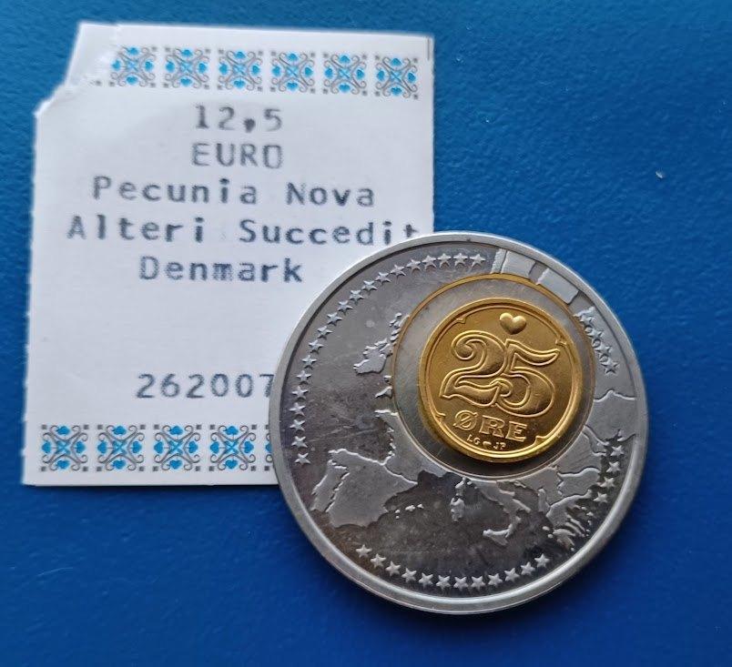 Penning Pecunia Nova Alteri Succedit Denemarken 12,5 euro, Postzegels en Munten, Penningen en Medailles, Verzenden, Overige materialen
