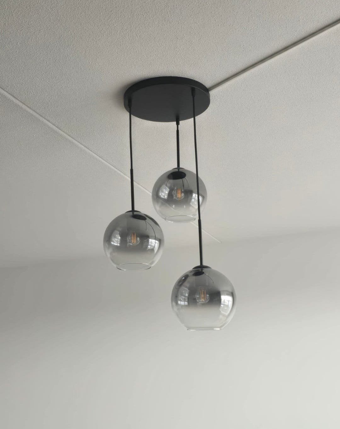 Hanglamp met 3 rookglazen bollen, Ophalen of Verzenden, Zo goed als nieuw