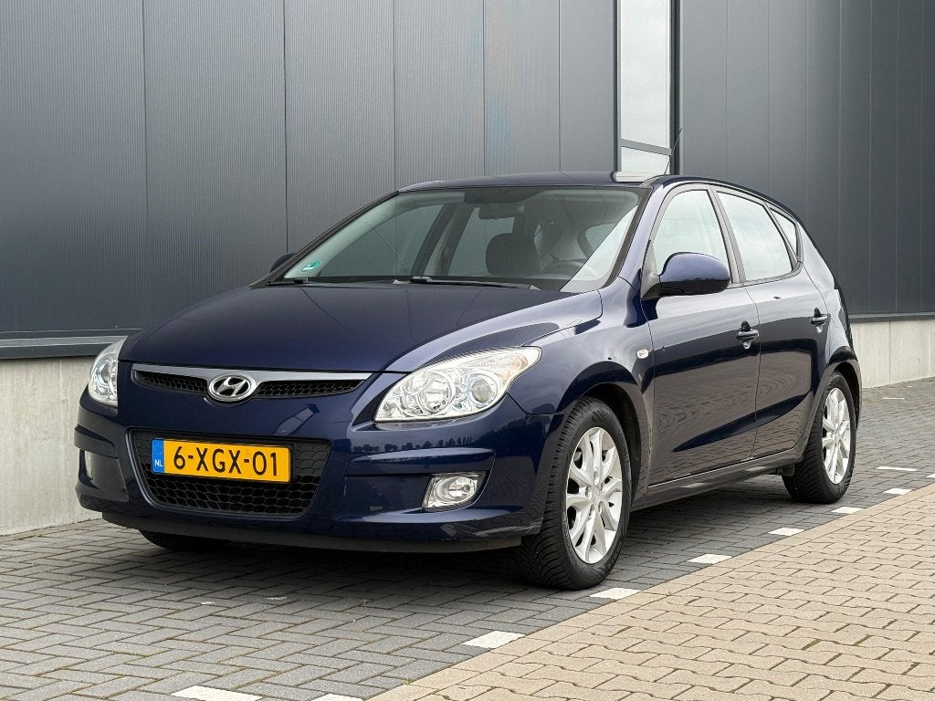 Hyundai i30 1.4 5-deurs Airco Isofix PDC trekhaak, Voorwielaandrijving, Euro 5, Zwart, 4 cilinders