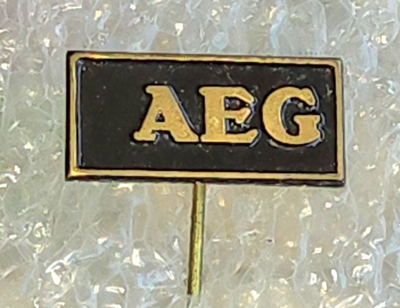 Vintage AEG Speldje, Ophalen of Verzenden, Gebruikt, Overige onderwerpen, Speldje of Pin