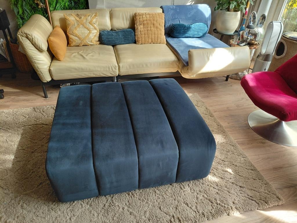 Blauw fluwelen hocker Loods5 – 110110 – model Dazzle, Ophalen, Vierkant, 100 tot 125 cm, 100 tot 125 cm