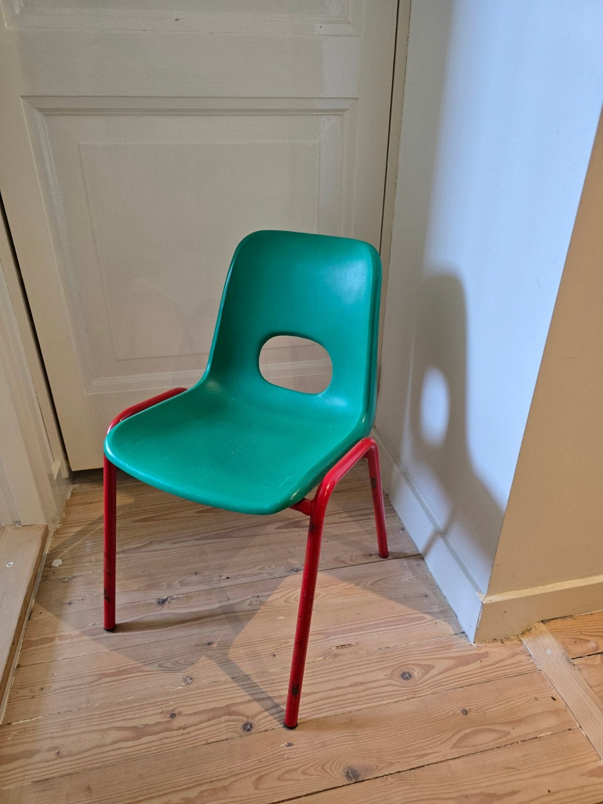 Vintage schoolstoeltje, Kinderen en Baby's, Kinderkamer | Tafels en Stoelen, Ophalen, Gebruikt, Stoel(en)