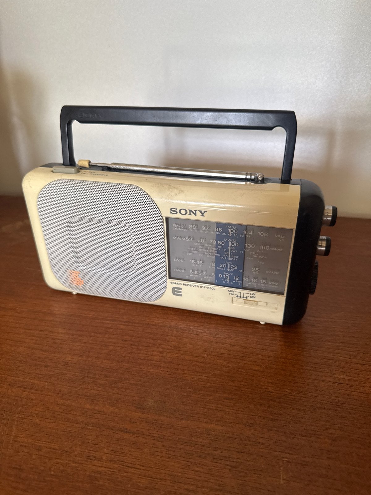 Vintage Sony 4-bands radio ontvanger ICF-85L, Ophalen of Verzenden, Gebruikt, Radio