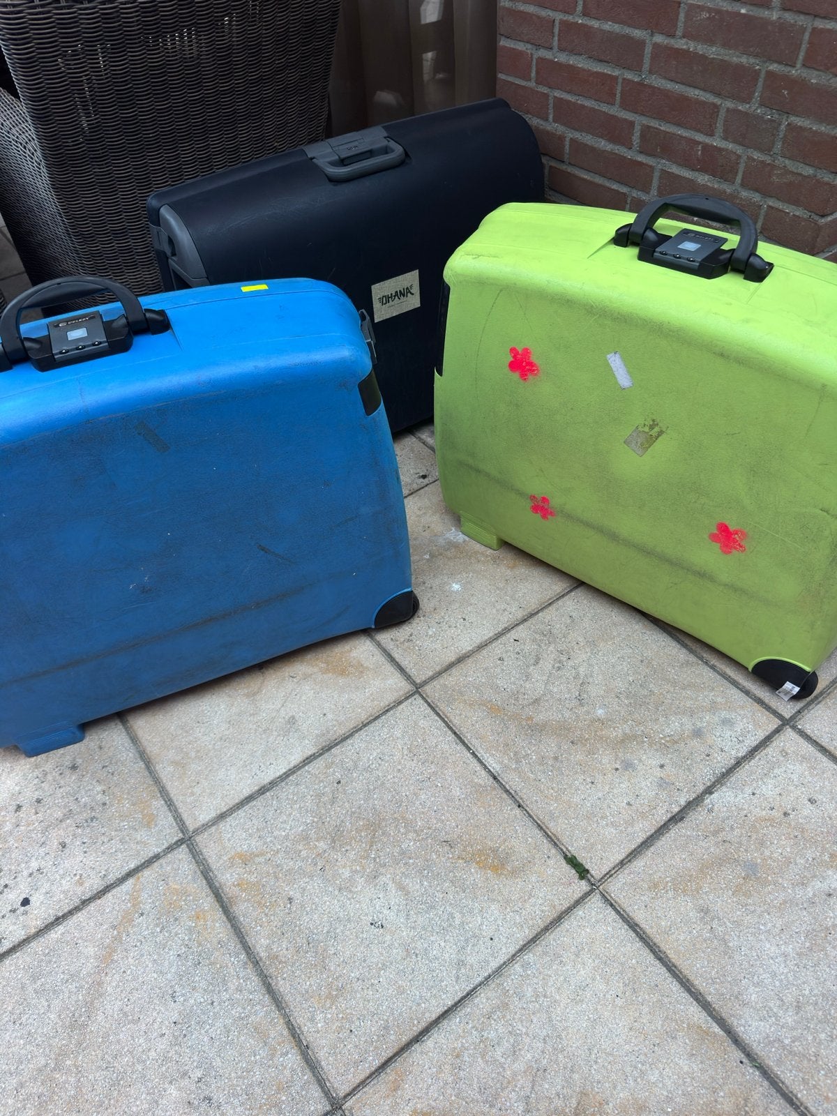 Gratis af te halen 3 koffers, Gebruikt, Hard kunststof, 35 tot 45 cm, Wieltjes