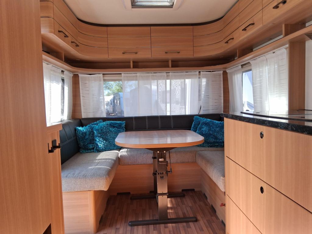 LMC Style 460 D met mover en luifel ((zondag open)), Caravans en Kamperen, Caravans, Rondzit, Bedrijf, Overige typen, 5 tot 6 meter