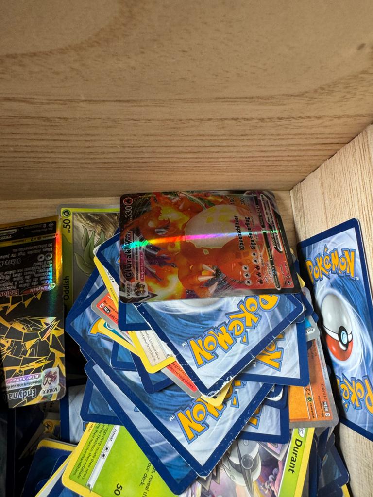 Pokémon Kaarten Collectie - Glurak VMAX, Oddish, Durant, Ophalen of Verzenden, Zo goed als nieuw, Meerdere kaarten, Foil