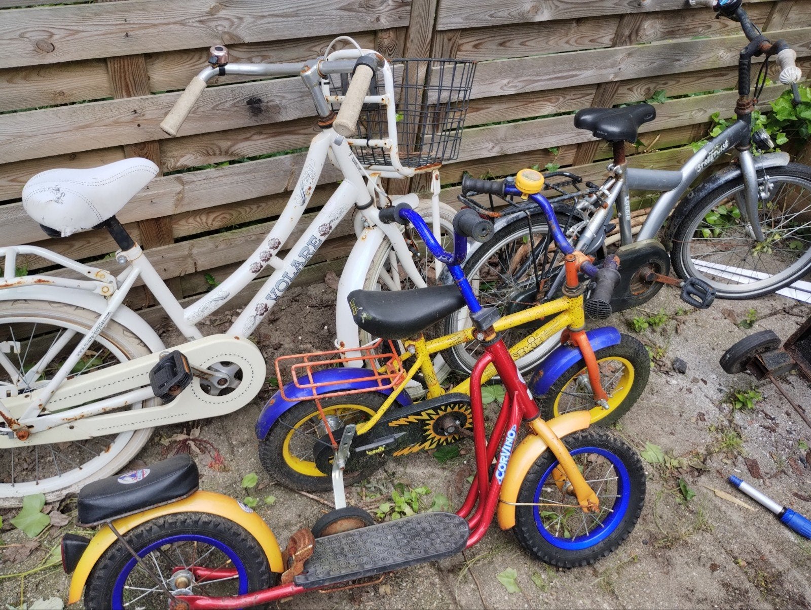 Diverse kinderfietsen en een step - Opknappers, Ophalen, Gebruikt, Minder dan 16 inch, Zijwieltjes