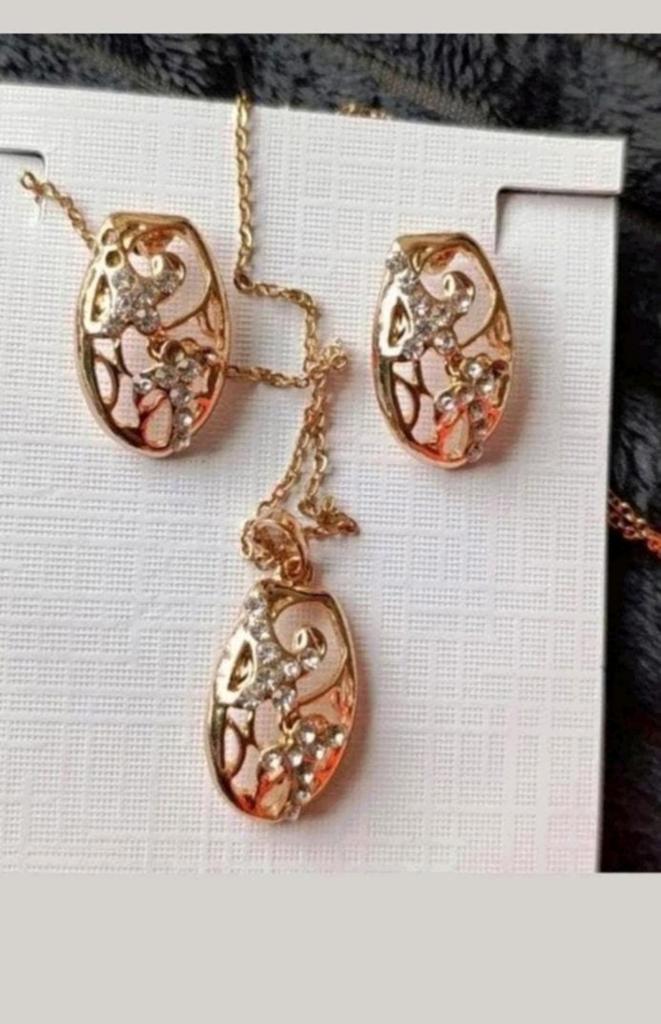Ketting en oorbellen Swarovski, Verzenden, Nieuw, Goud, Overige materialen