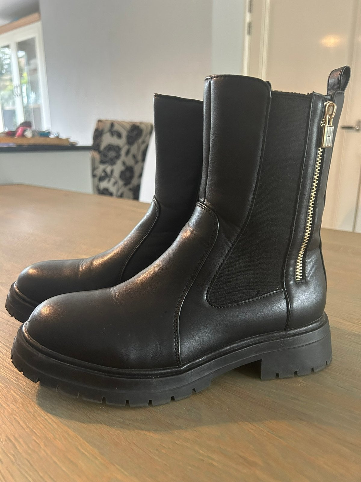 Hele mooie Tommy Hilfiger laarsjes maat 38, Ophalen of Verzenden, Zo goed als nieuw, Meisje, Schoenen