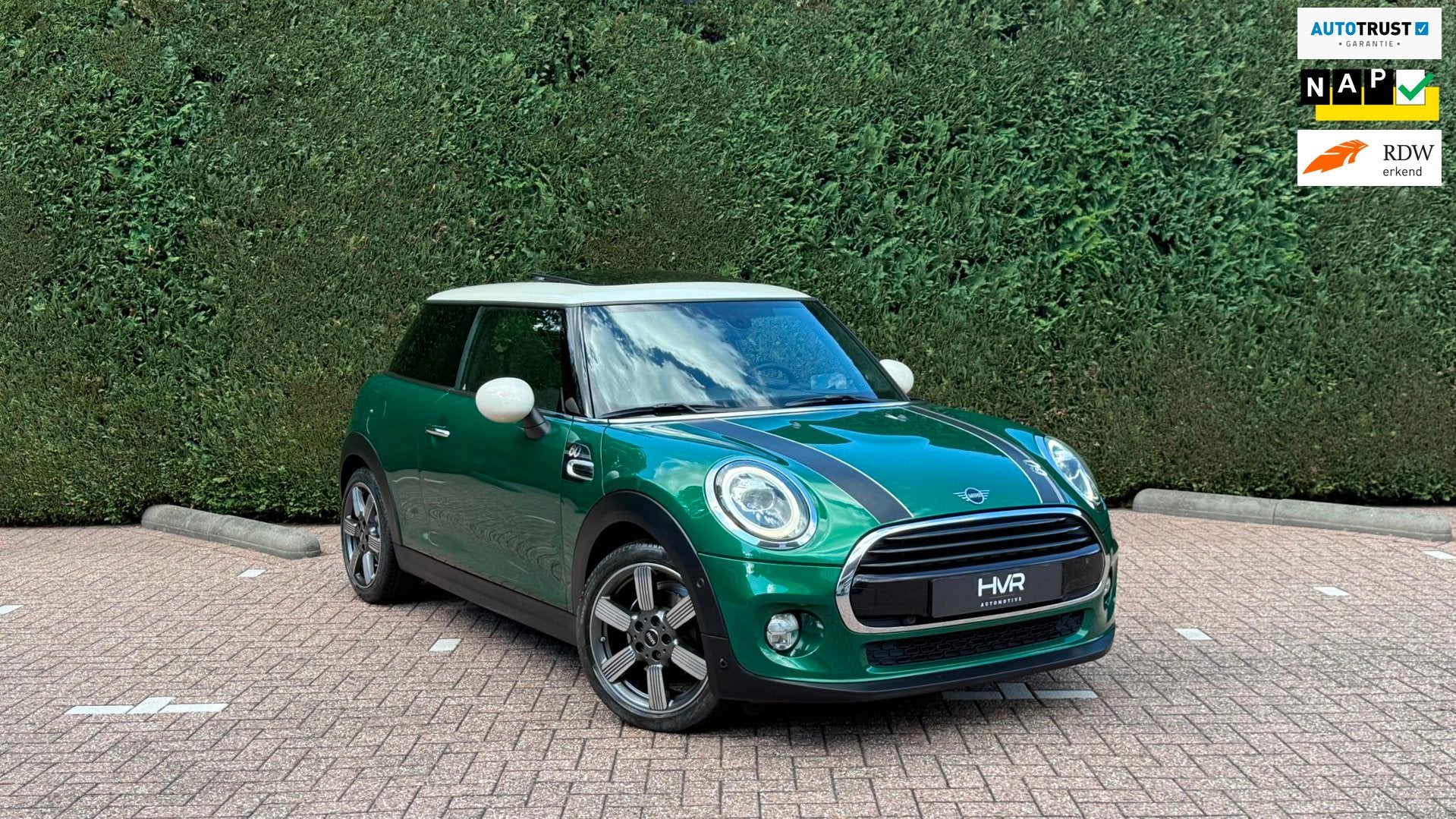 Mini Cooper 1.5 | 60 Years Edt. | Pano | HUD | H/K | Leer |, 136 pk, Gebruikt, Euro 6, 4 stoelen