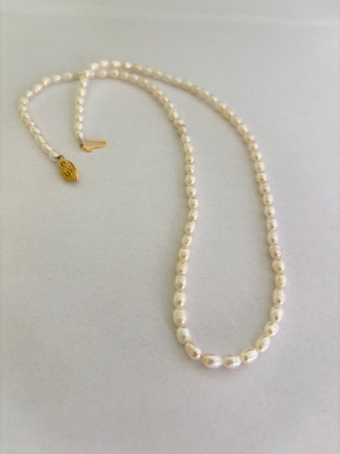 Bloedmooie Parel Ketting Witte Rijst Parels 6/4mm 14K, Ophalen of Verzenden, Nieuw, Wit, Goud