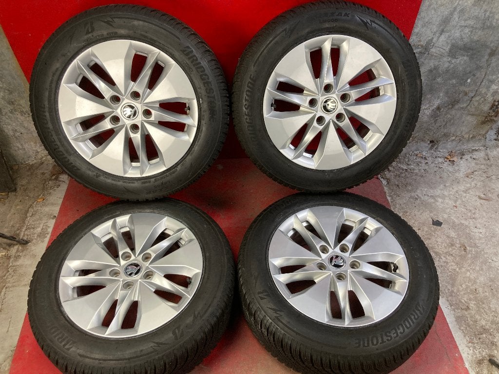 Winterbanden Skoda Octavia 2020- 2026  205/60R16 Bridgestone, Auto-onderdelen, Gebruikt, 16 inch, ., Banden en Velgen