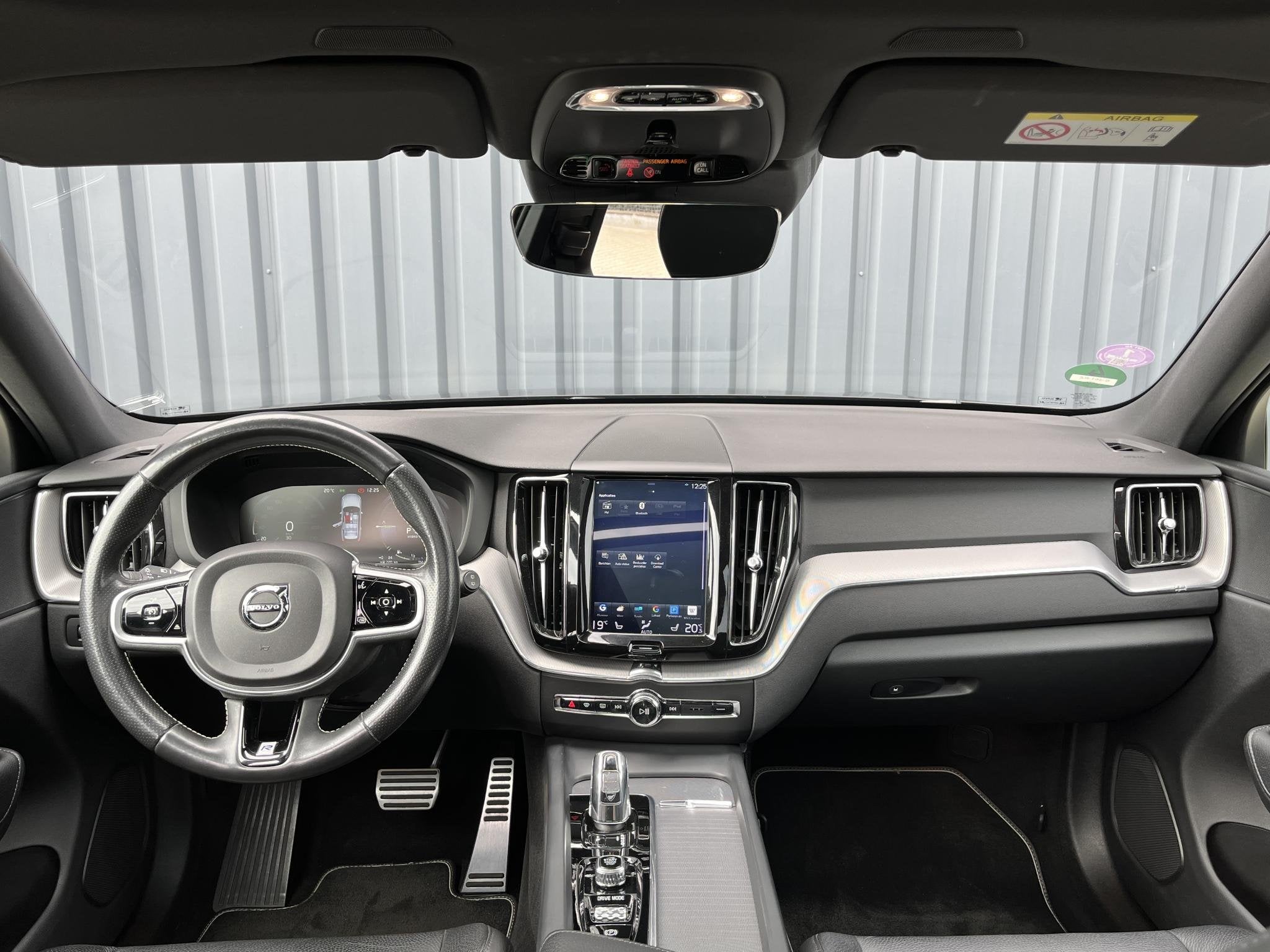 Volvo XC60 2.0 T8 Twin Engine AWD Inscription ACC/PANO/TREKH, Gebruikt, 320 pk, Zwart, XC60