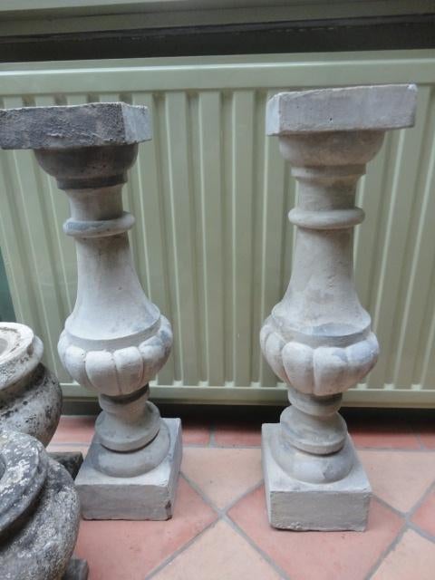 2 antieke FRANSE STENEN BALUSTERS trap, hoogte 60 cm, Ophalen