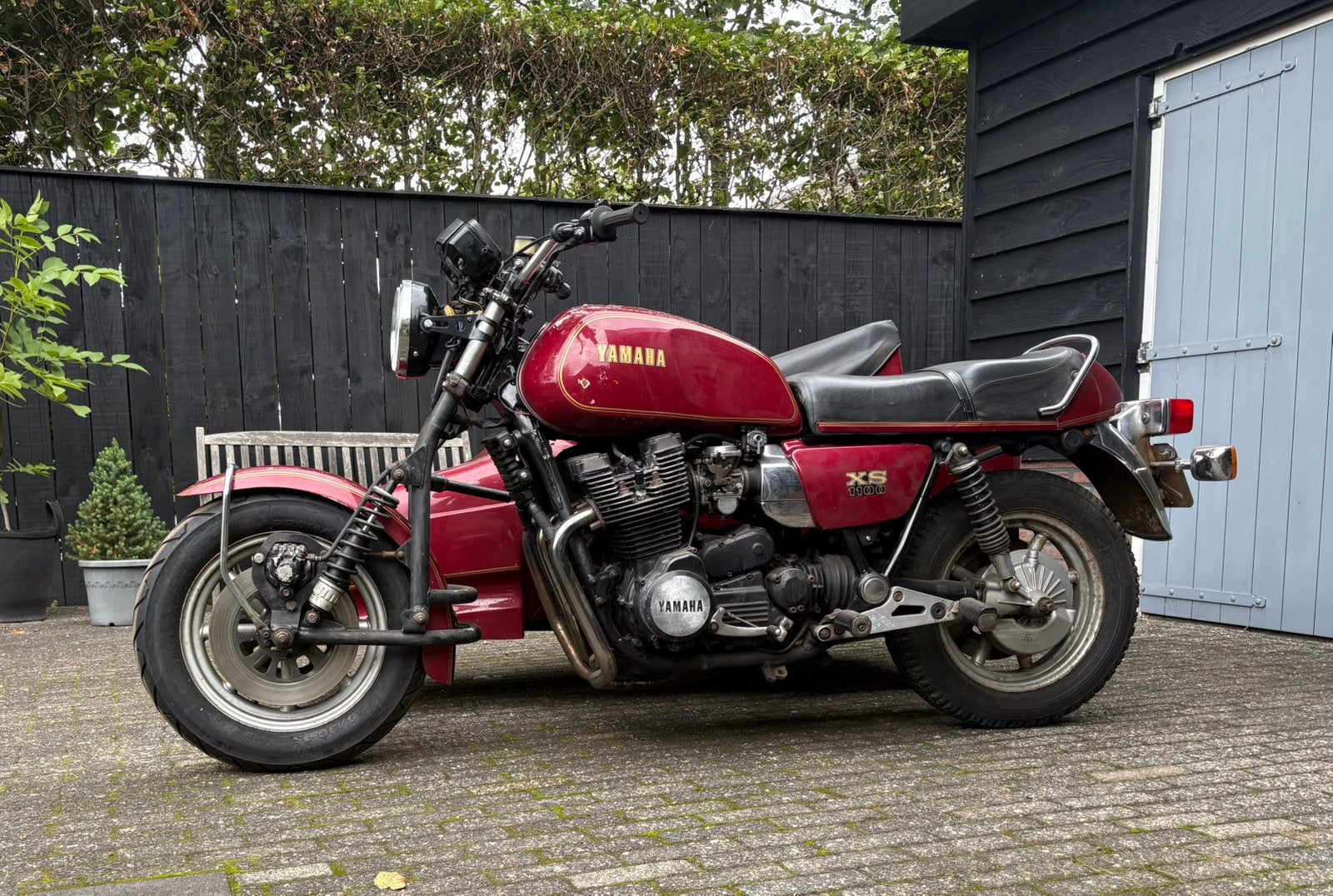 Partij Zijspannen: 2x Yamaha XS 1100(EML) & IZH Jupiter 3