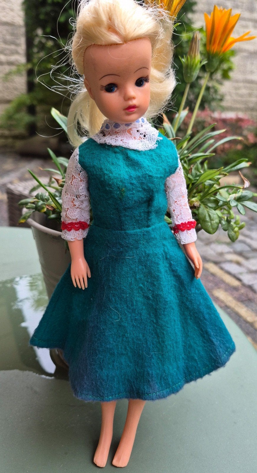 (Barbie) Sindy of Fleur vilten jurkje, Verzamelen, Poppen, Ophalen of Verzenden, Kleertjes