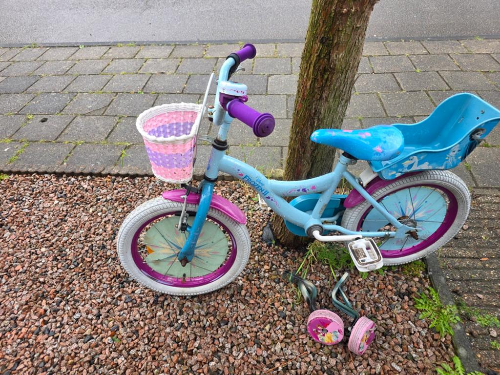 Frozen kinderfiets met zijwieltjes en mandje, Terugtraprem, Zijwieltjes, Ophalen of Verzenden, Frozen