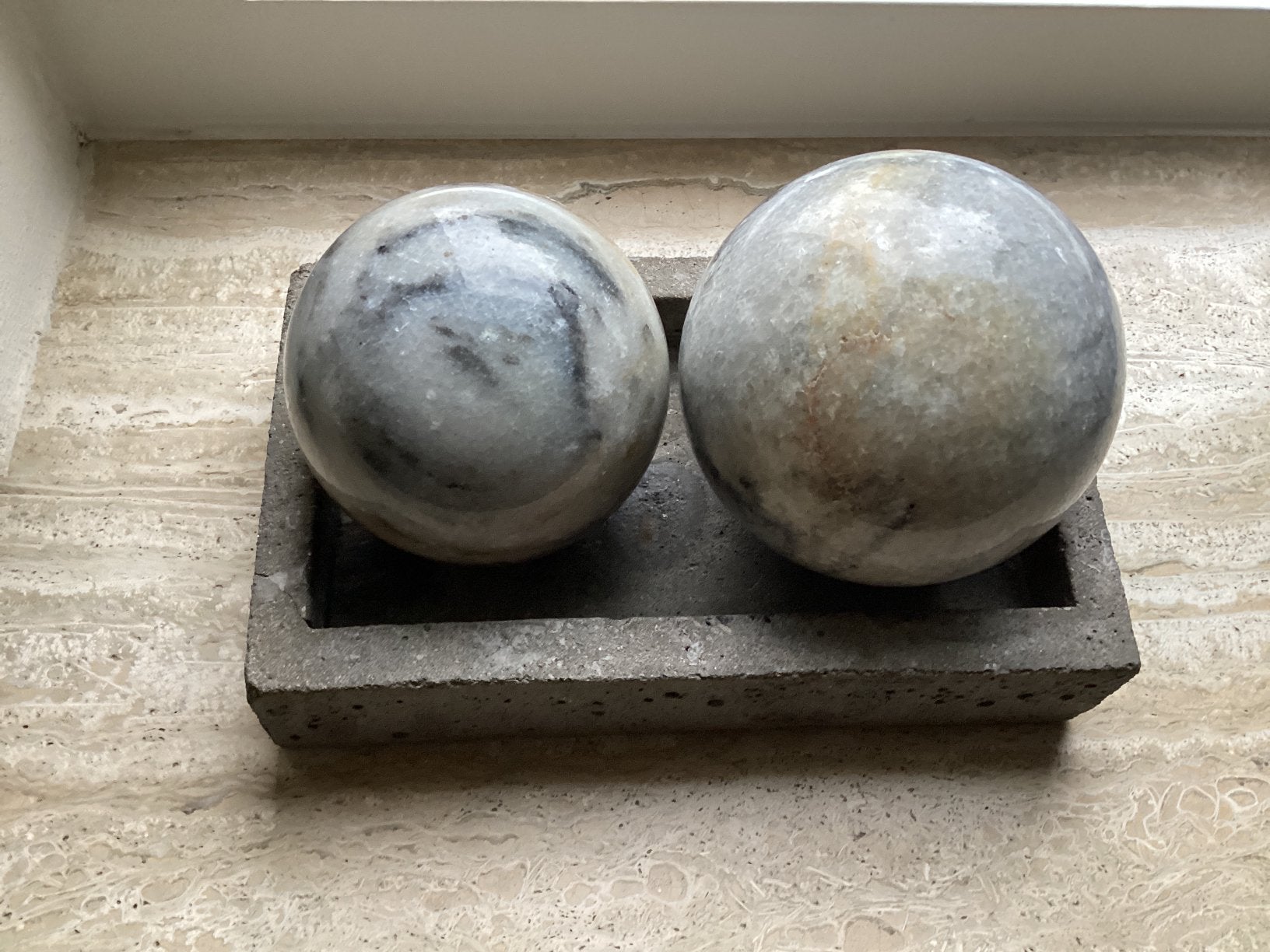 2 Marmeren bollen 7cm en 9cm / bol marmer grijs tinten, Ophalen, Zo goed als nieuw, Grijs