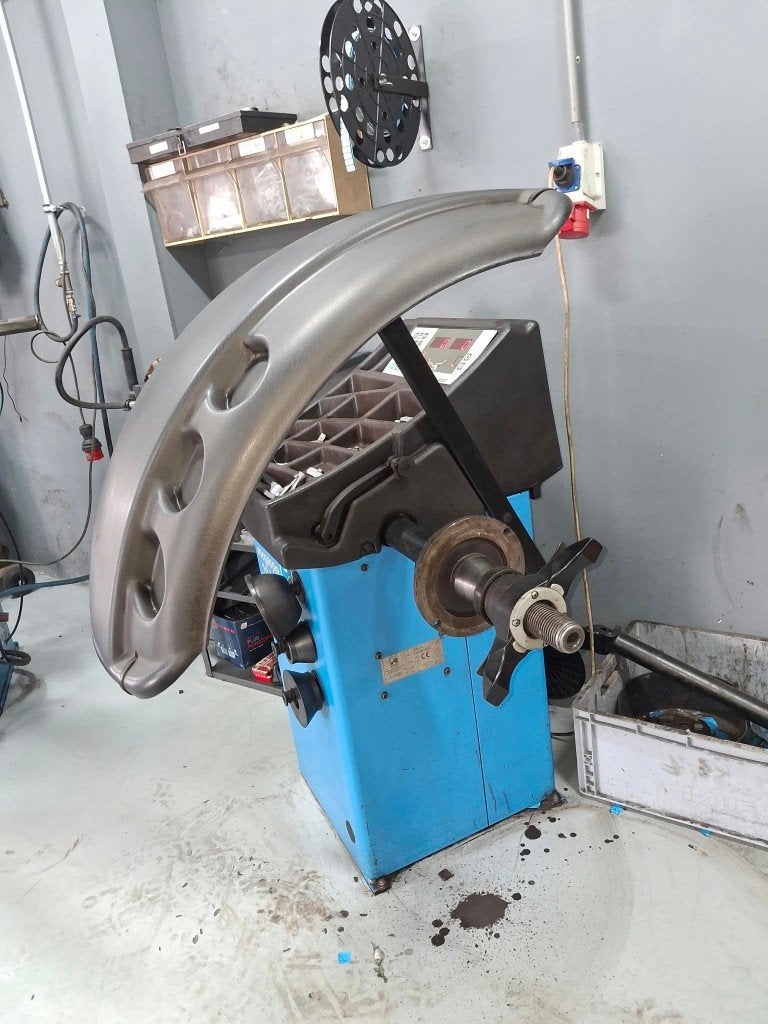 Hofmann Wielbalanceer- & Bandendemonteermachine m.Hulparm, Ophalen, Gebruikt
