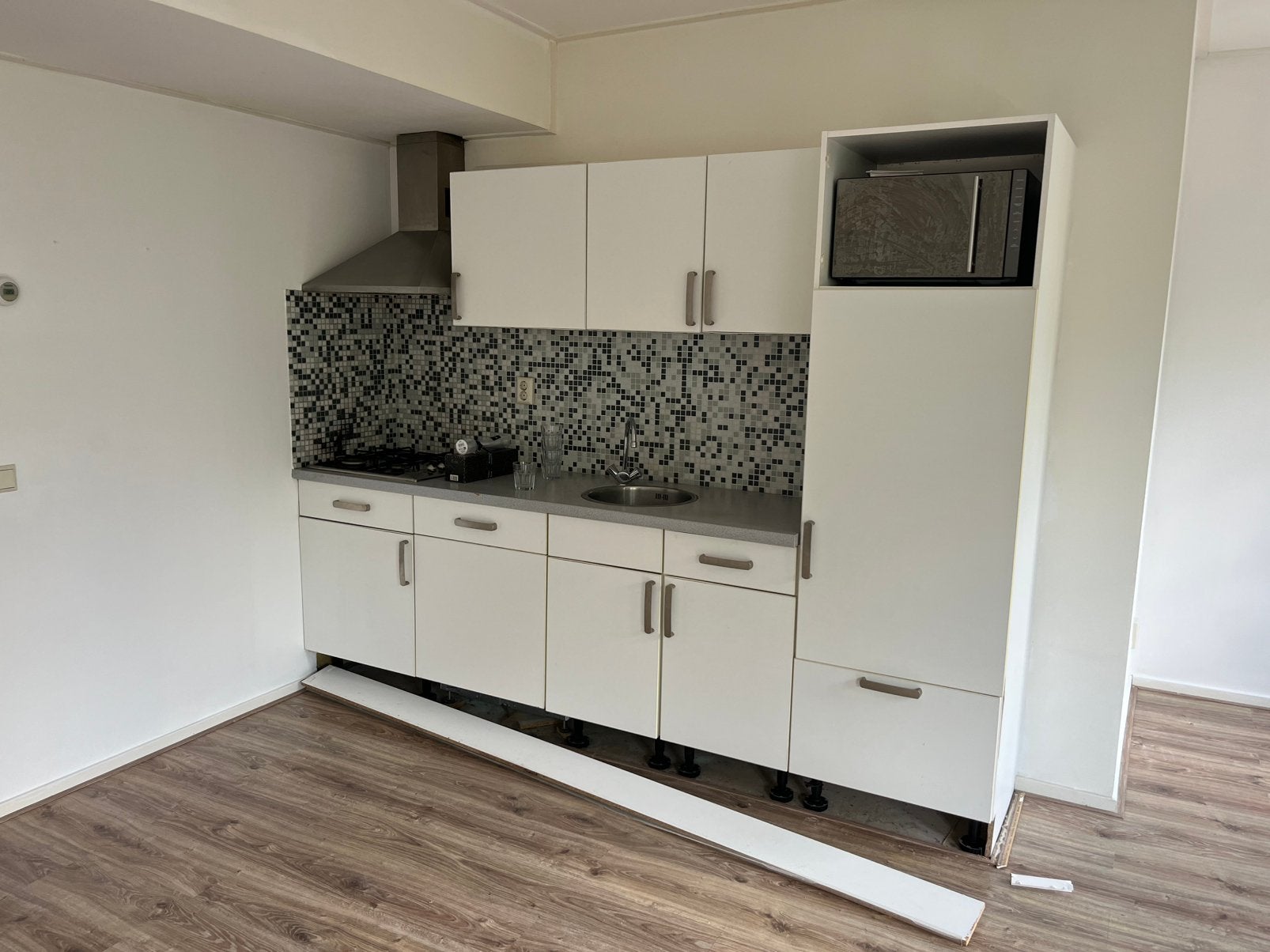 Keuken af te halen (zelf demonteren!), Huis en Inrichting, Keuken | Complete keukens, Ophalen, Gebruikt, Wit, Enkelwandige keuken