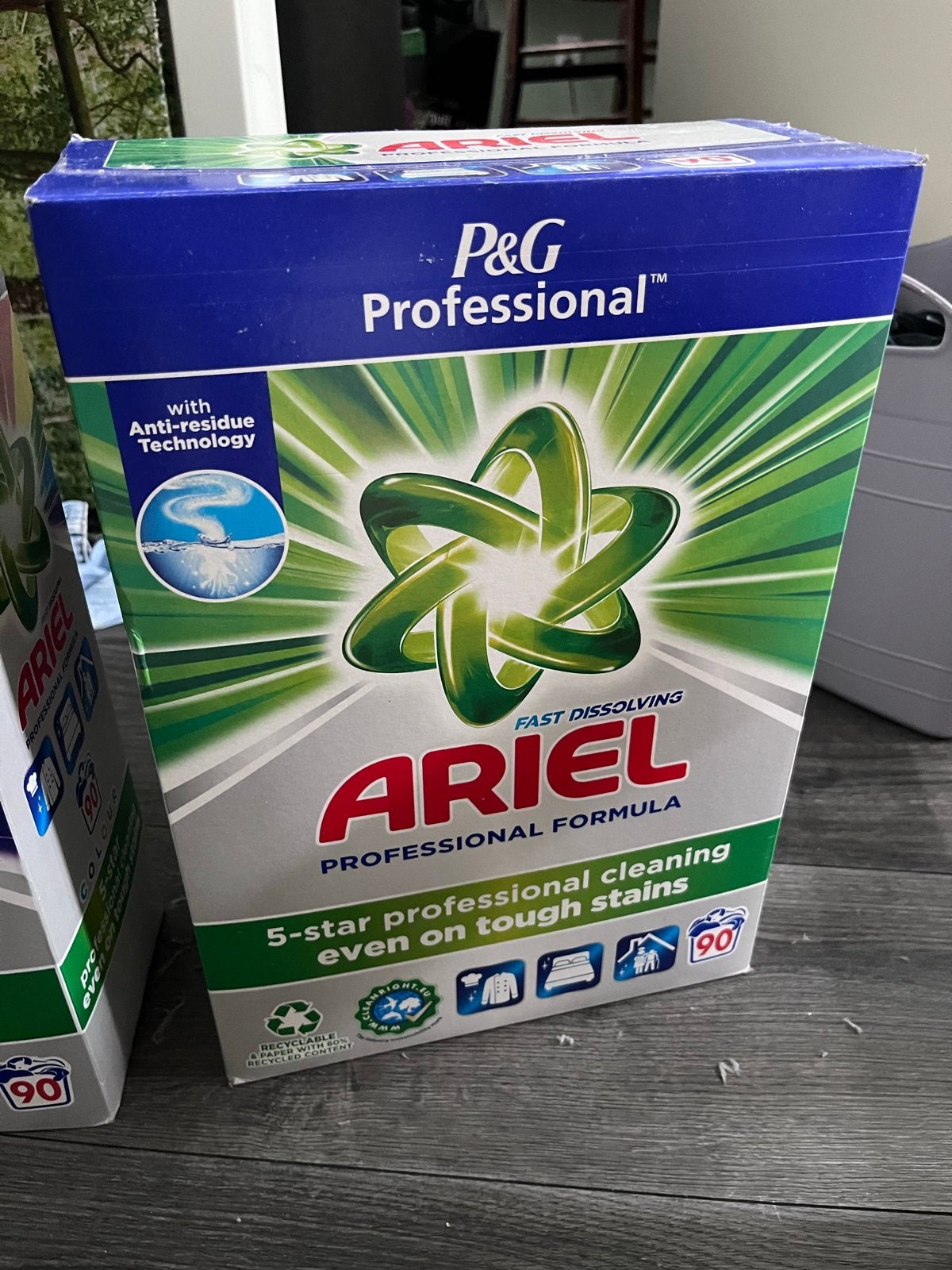 Ariel wit en gekleurd wasmiddel poeder, Ophalen