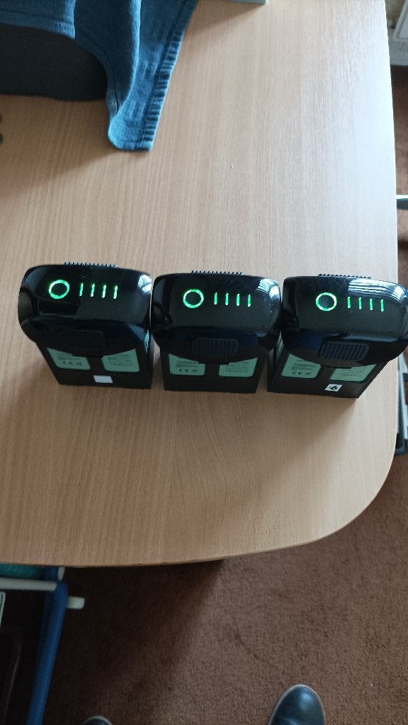 DJI Fhantom 4 Accu,s 3 X in Topstaat, Bieden., Ophalen of Verzenden, Zo goed als nieuw