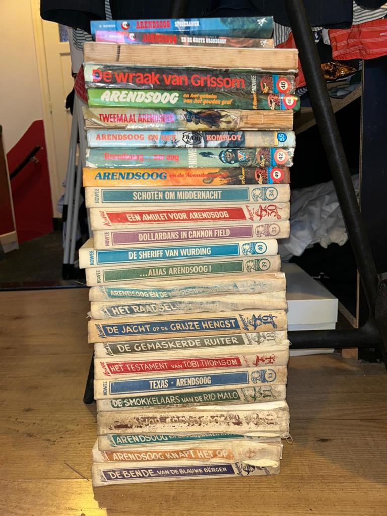 25 arendsoog boeken, Ophalen of Verzenden