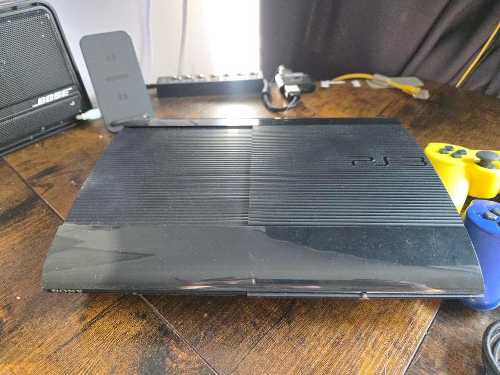 Playstation 3 500gb  met spellen, Spelcomputers en Games, Spelcomputers | Sony PlayStation 3, Gebruikt, Super Slim, Met 2 controllers